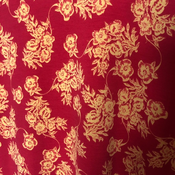 LulaRoe Randy T-shirt size small. Red/gray - Picture 2 of 6